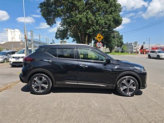 2021 Nissan KICKS - Thumbnail