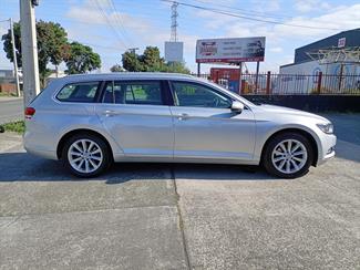 2016 Volkswagen Passat - Thumbnail