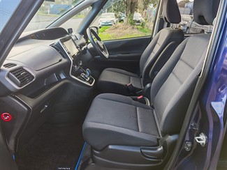 2018 Nissan Serena - Thumbnail