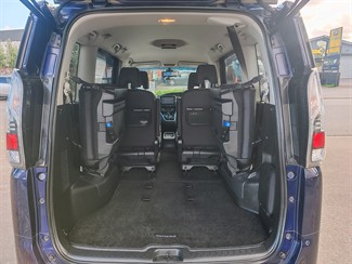 2018 Nissan Serena - Thumbnail