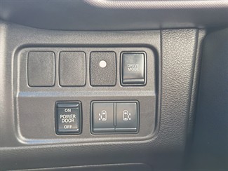 2018 Nissan Serena - Thumbnail