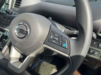 2018 Nissan Serena - Thumbnail