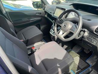 2018 Nissan Serena - Thumbnail