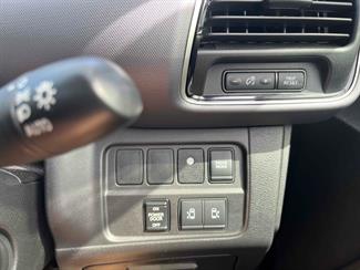 2018 Nissan Serena - Thumbnail