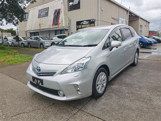 2013 Toyota Prius - Thumbnail