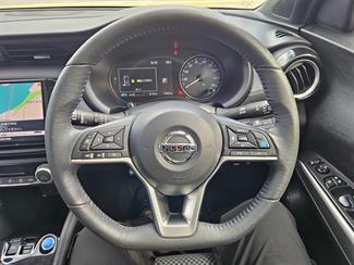 2021 Nissan KICKS - Thumbnail