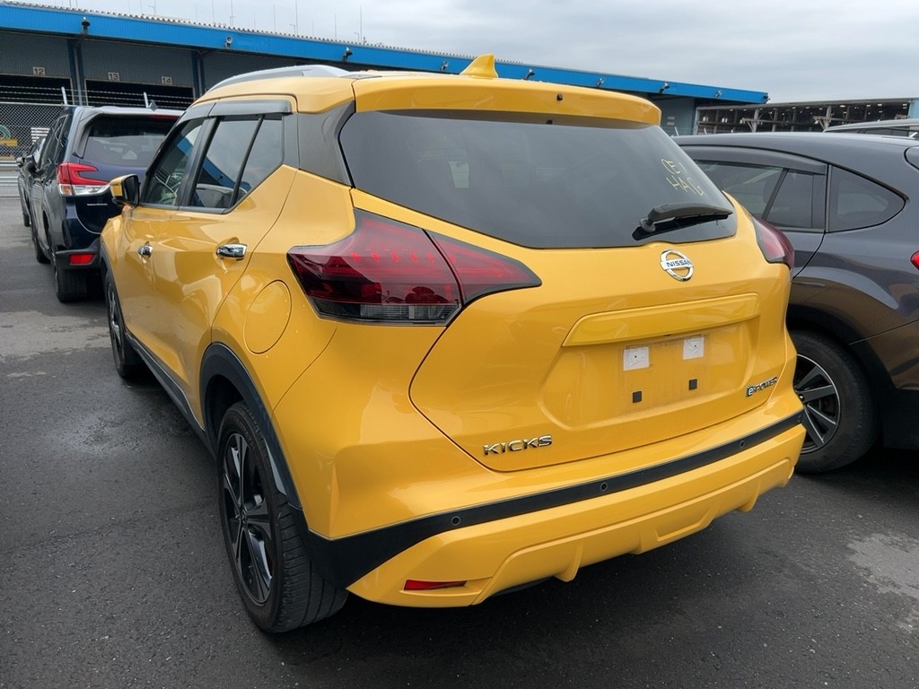 2021 Nissan KICKS