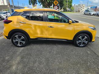 2021 Nissan KICKS - Thumbnail