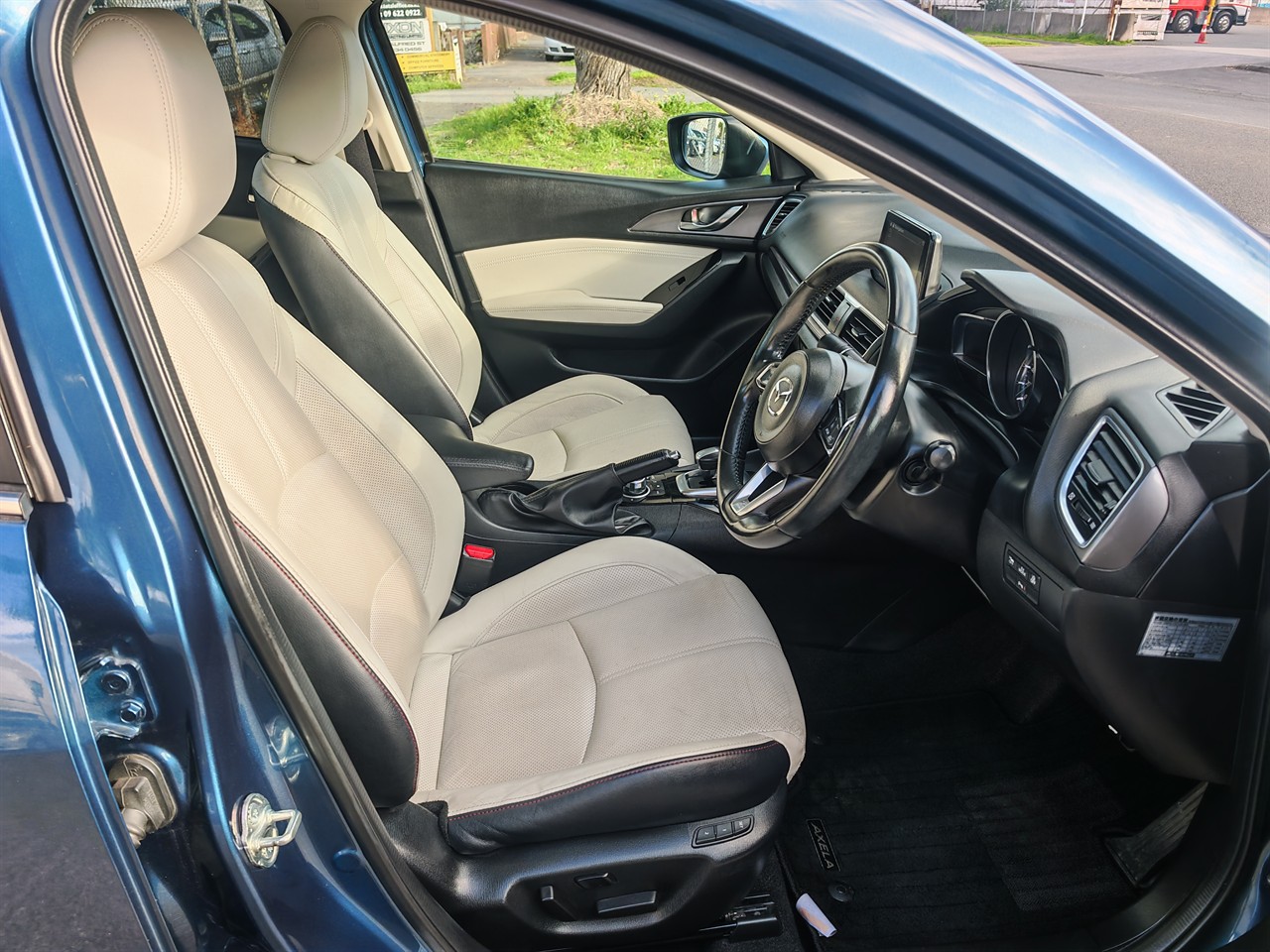 2017 Mazda Axela