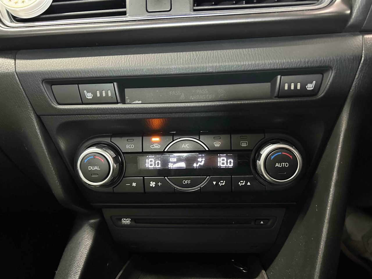 2017 Mazda Axela