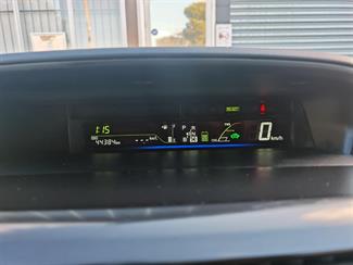 2014 Toyota Prius - Thumbnail