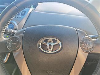 2014 Toyota Prius - Thumbnail