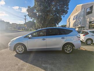 2014 Toyota Prius - Thumbnail