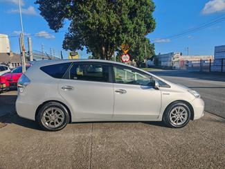 2014 Toyota Prius - Thumbnail
