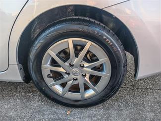 2014 Toyota Prius - Thumbnail