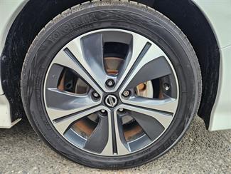 2019 Nissan Leaf - Thumbnail