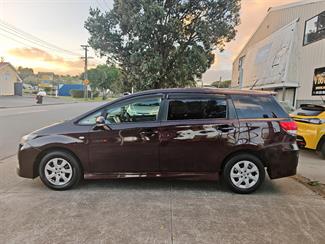 2011 Toyota Wish - Thumbnail