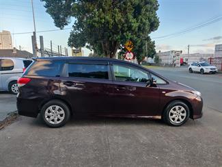 2011 Toyota Wish - Thumbnail
